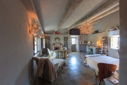 IMG_892173_CHAMBRE LA MAISON DE PEGUY GORDES LUBERON VAUCLUSE 84