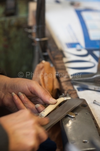 IMG_44273_Puy de Dome (63) thiers Savoir Faire Coutellerie L ECO