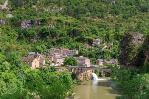 IMG_48943_LOZERE (48) SAINT CHELY DU TARN LE VILLAGE ET SA CACAD