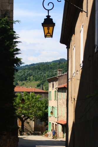 IMG_51515_Ardèche (07) Desaignes Village de Caractère,une rue