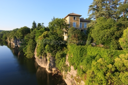 IMG_51923_BERGE DE LA RIVIERE ARDECHE QUARTIER ANCIENNE BRASSERI