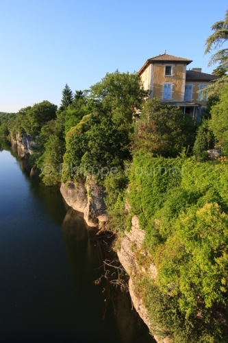 IMG_51925_BERGE DE LA RIVIERE ARDECHE QUARTIER ANCIENNE BRASSERI