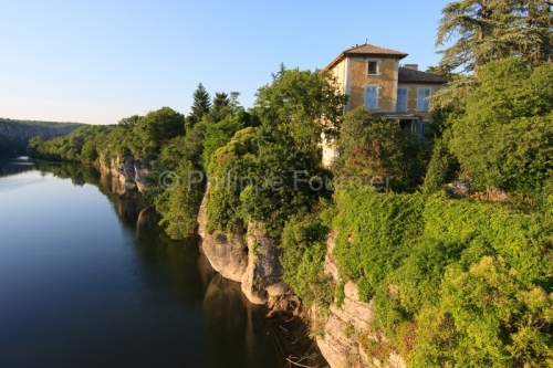 IMG_51927_BERGE DE LA RIVIERE ARDECHE QUARTIER ANCIENNE BRASSERI