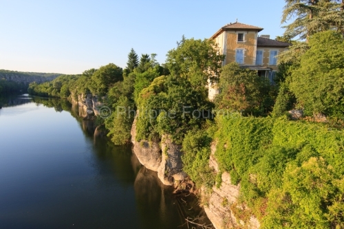 IMG_51928_BERGE DE LA RIVIERE ARDECHE QUARTIER ANCIENNE BRASSERI