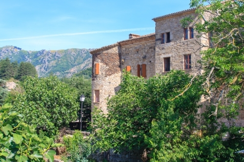 IMG_52081_Ardèche (07) Jaujac Village de Caractère, le châtea