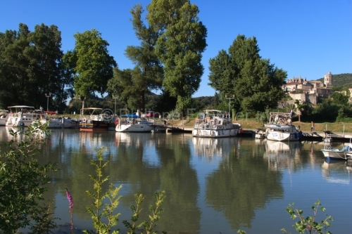 IMG_30696_Ardeche (07) viviers le port de plaisance cathedrale s