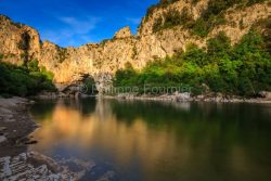 IMG_15056153_Ardeche (07) vallon pont d'arc reserve naturelle des gorges de l'ardeche paysage long exposure le pont d'arc la rivière ardèche