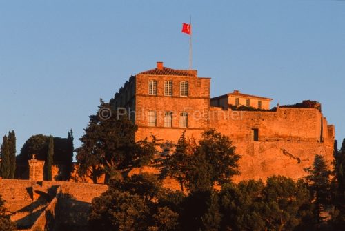 IMG_84818_VAUCLUSE (84)  ANSOUIS VUE GéNERALE LE CHâTEAUX