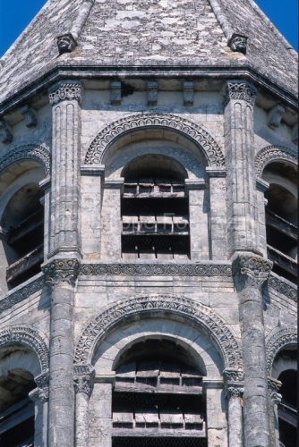 IMG_261735_DROME LAGARDE ADHEMAR EGLISE XII ROMAN PROVENCAL CLOC