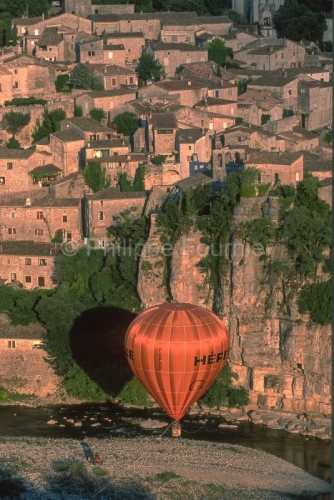 078905_MONTGOLFIERE A BALAZUC ARDECHE 07