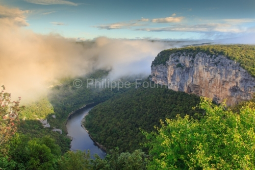 IMG_13059457_Ardeche (07) saint remeze reserve naturelle des gorges de l'ardeche paysage brume matinale vue du belvédère de la rouvière la rivière ardèche