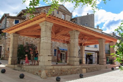 IMG_30986_ARDECHE (07) VALLON PONT D'ARC, Place couverte