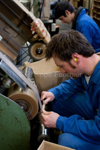 IMG_44295_Puy de Dome (63) thiers Savoir Faire Coutellerie L ECO