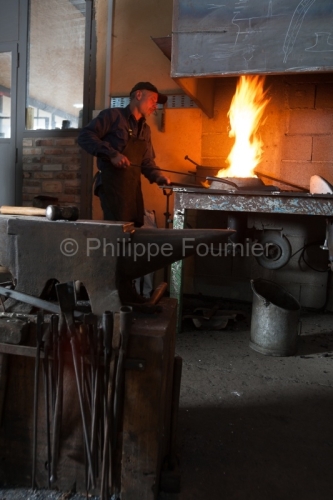 IMG_4484_Puy De Dome (63) Thiers Savoir Faire Henri Viallon Meil