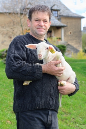 IMG_4680_AVEYRON (12) BOZOULS JEAN PIERRE PETIT ELEVEUR PORTRAIT