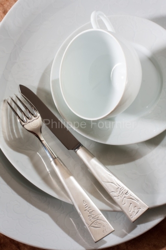 Savoir-Faire_IMG_47593_ASSIETTE ET COUVERT  PORCELAINE DE LIMOGE