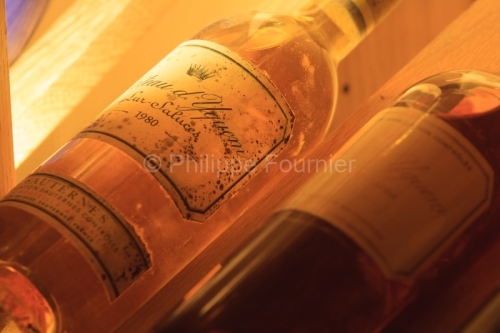 IMG_48906_BOUTEILLE DE VIN CHATEAU D YQUEM 1980 LA CAVE DE MICHE