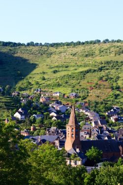 IMG_49688_AVEYRON (12) MARCILLAC VALLON VUE DU VILLAGE