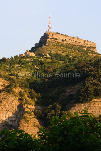 IMG_52016_ARDECHE (07) SAMPZON LE ROCHER ET L'éGLISE ROMANE
