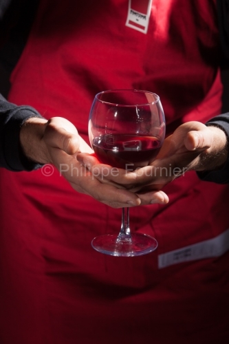 IMG_63164_ARDECHE (07) STUDIO MAINS ET VERRE DE VIN ROUGE