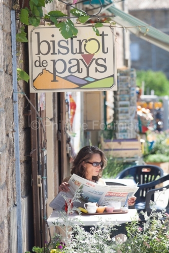 IMG_020611225_ARDECHE (07) PAYZAC BISTROT DE PAYS FEMME GERALDIN