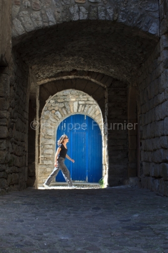 IMG_0408111145_Ardeche (07) lanas medieval lane and carries blue