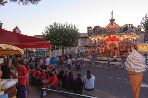 IMG_050811628_ARDECHE (07) RUOMS MARCHé NOCTURNE GLACIER MANEGE