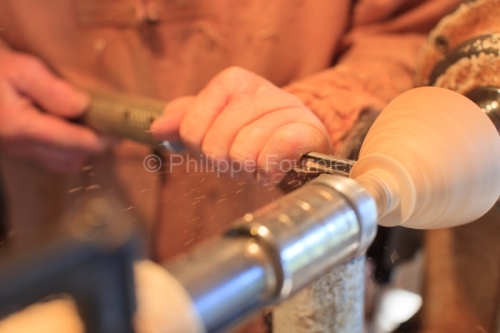 IMG_0707010693_TOUR A BOIS ATELIER ELISABETH MOLIMARD TOURNAGE S