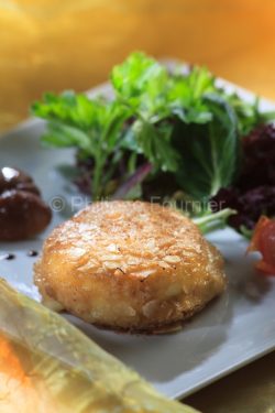 IMG_CFA_Ardeche (07) Gastronomie CHEVRE CHAUD ROTI AUX AMANDES E