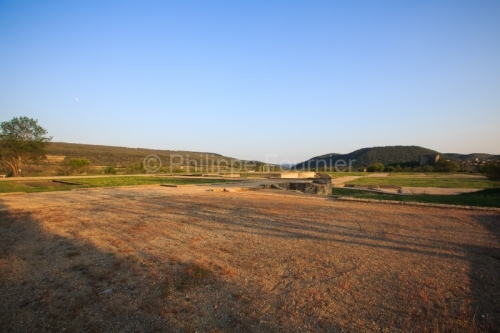 IMG_13046633_Ardèche (07) Patrimoine Alba la Romaine AIRE A POR