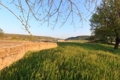 IMG_13046639_Ardèche (07) Patrimoine Alba la Romaine AIRE A POR