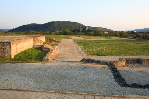 IMG_13046686_Ardèche (07) Patrimoine Alba la Romaine PLACE DU F