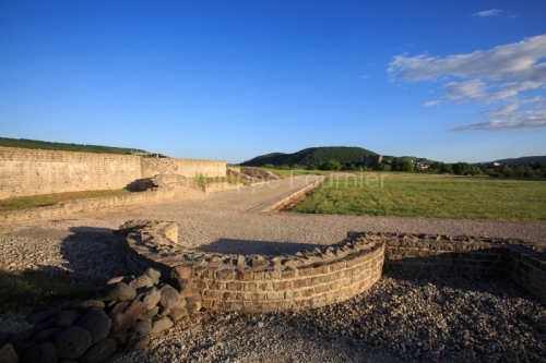 IMG_13057417_Ardèche (07) Patrimoine Alba la Romaine PLACE DU F