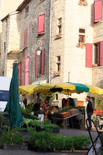 IMG_14064021_ARDECHE (07) LES VANS JOUR DE MARCHé SUR LA PLACE