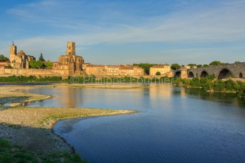 IMG_14064746_GARD (30) PONT SAINT ESPRIT LE VILLAGE PETIT MATIN