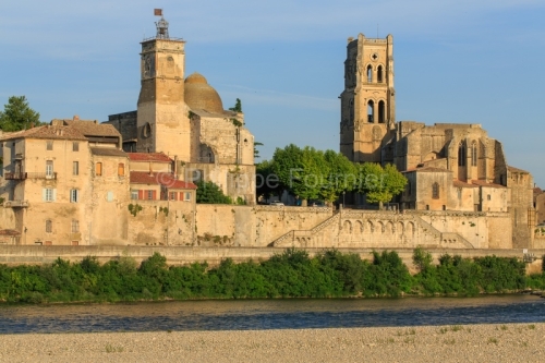 IMG_14064756_GARD (30) PONT SAINT ESPRIT LE VILLAGE ET L'éGLISE