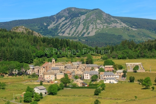 IMG_14065138_ARDECHE (07) BOREE LE VILLAGE ET LE MONT MEZENC