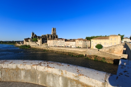 IMG_14066265_GARD (30) PONT SAINT ESPRIT LE VILLAGE ET L'éGLISE