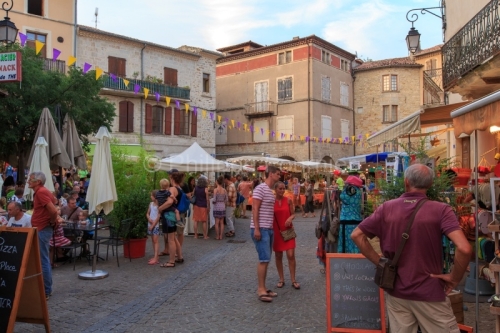 IMG_15070152_ARDECHE (07) LES VANS JOUR DE MARCHé SUR LA PLACE