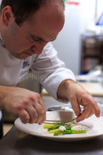 IMG_16010266_DROME (26) GRIGNAN LE CLAIR DE LA PLUME EN CUISINE