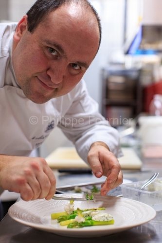 IMG_16010275_DROME (26) GRIGNAN LE CLAIR DE LA PLUME EN CUISINE