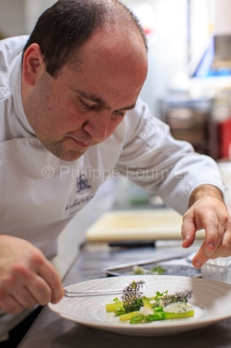 IMG_16010284_DROME (26) GRIGNAN LE CLAIR DE LA PLUME EN CUISINE