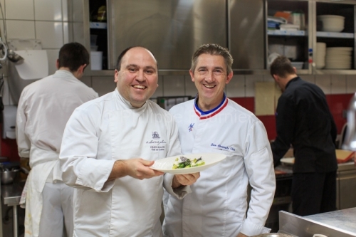 IMG_16010326_DROME (26) GRIGNAN LE CLAIR DE LA PLUME EN CUISINE AVEC JULIEN ALLANO CHEF DE CUISINE ET JEAN CHRISTOPHE VITTE PATISSIER MOF 2015