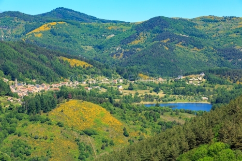 IMG_16064720_ARDECHE (07) SAINT MARTIAL LE LAC ET LE VILLAGE LES