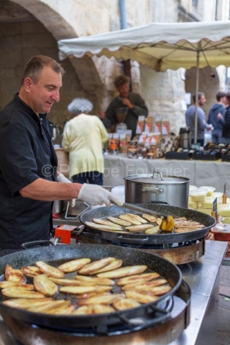 IMG_18055072_GARD (30)  UZES JOUR DE MARCHE PLACE AUX HERBES SPE