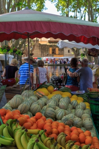 IMG_18068708_VAUCLUSE (84)  CUCURON JOUR DE MARCHE FRUITS ET Lé