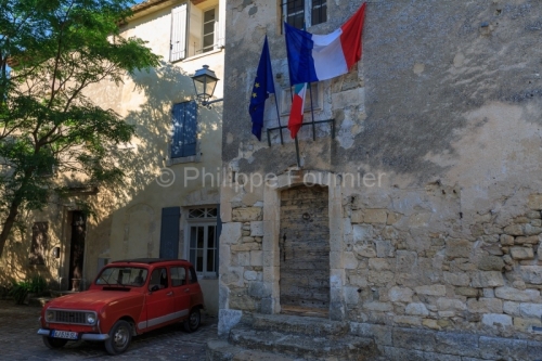 IMG_18068993_VAUCLUSE (84)  MéNERBES LE VILLAGE AUTOMOBILE RENA