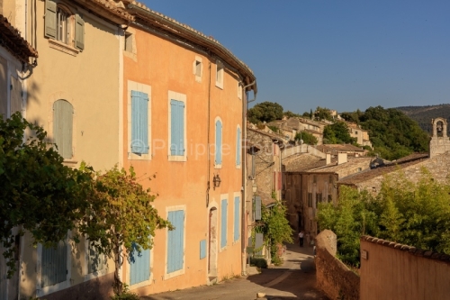 IMG_18069034_VAUCLUSE (84)  MéNERBES VILLAGE PERCHé FAçADE DE