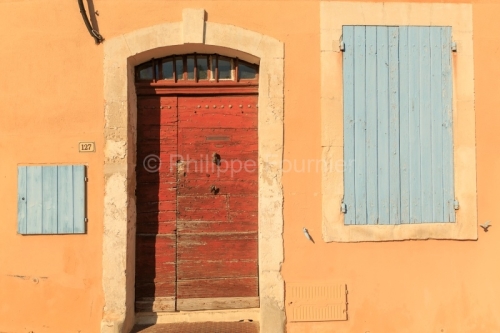 IMG_18069038_VAUCLUSE (84)  MéNERBES VILLAGE PERCHé FAçADE DE