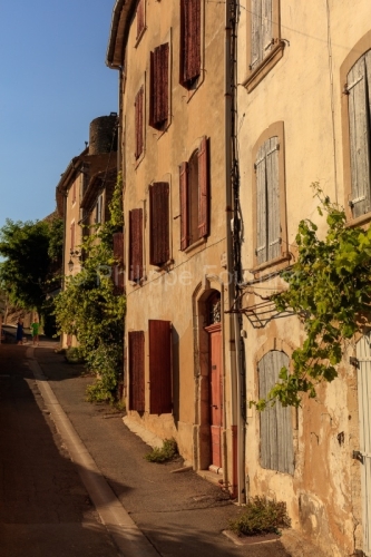 IMG_18069042_VAUCLUSE (84)  MéNERBES VILLAGE PERCHé FAçADE DE